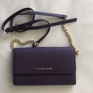 MICHAEL KORS EGGPLANT WALLET ON CHAIN